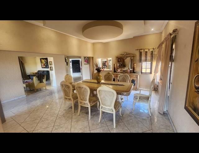 6 BEDROOM HOUSE FOR SALE IN BASSONIA